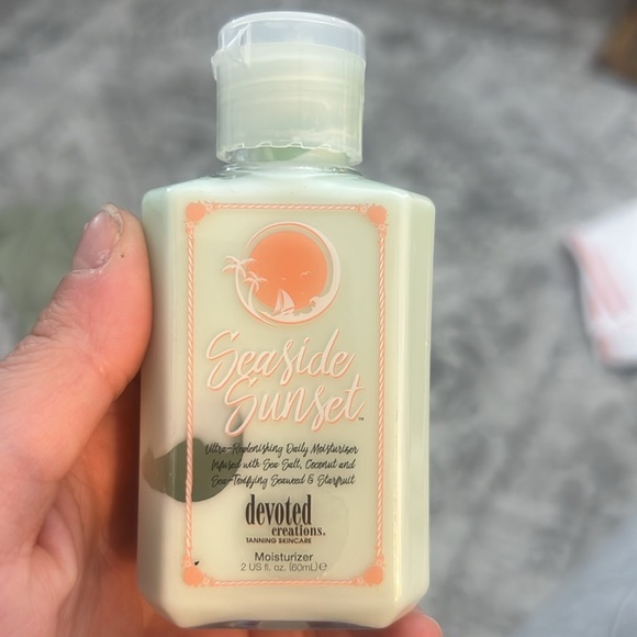 Lotion & skincare bundle - Picture 6 of 6